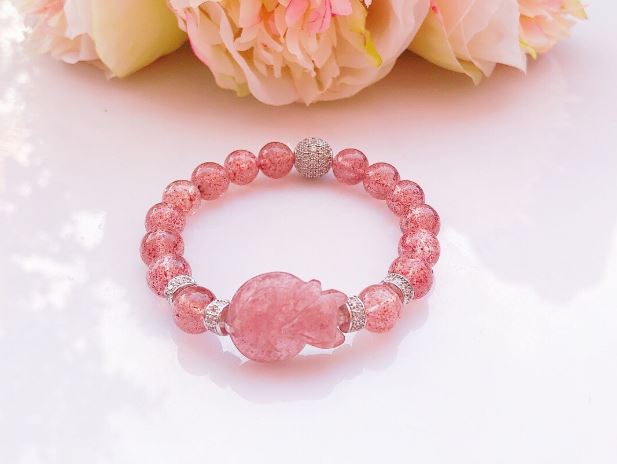 Chuỗi Vòng đeo Tay - Những Thú Vị Về Chuỗi Vòng đeo Tay Có Thể Bạn Chưa Biết - Lyn'n Phong Thủy Tại Tâm