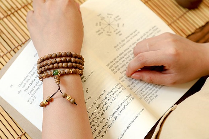 Người mệnh hỏa có thể đeo vòng trầm hương không?