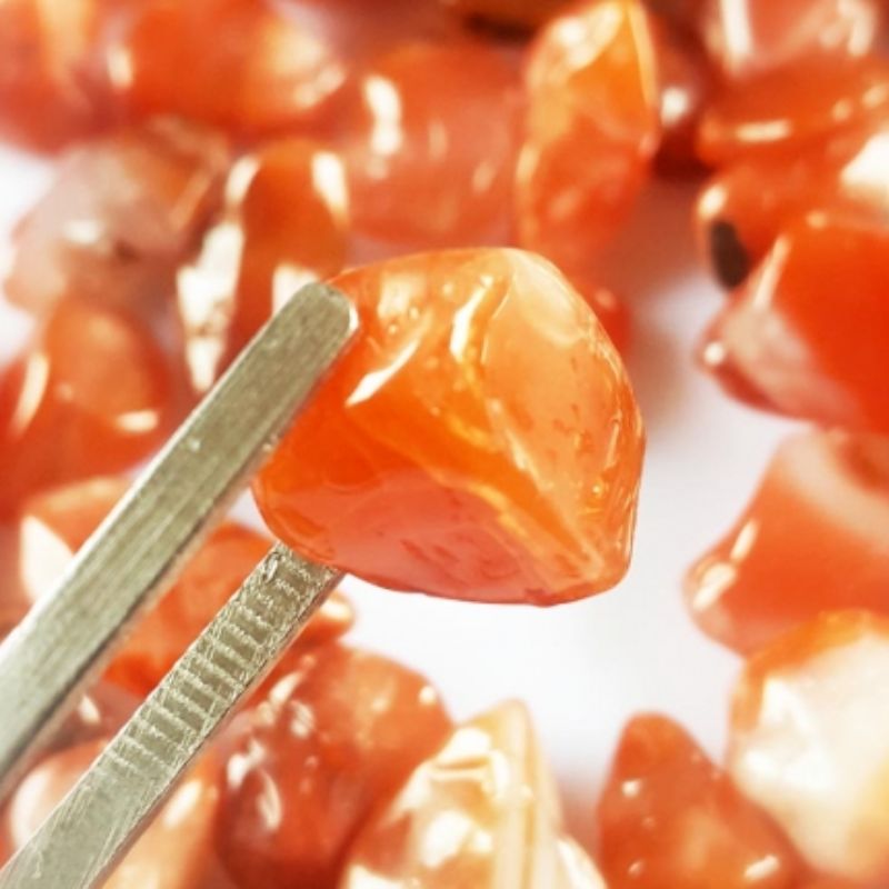 Đá mã não đỏ mang lại năng lượng tích cực cho người sử dụng.