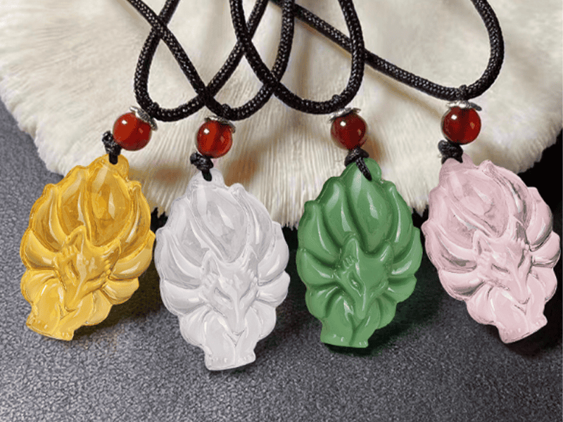 Mặt dây chuyền hình con cáo là một phụ kiện phong thủy rất được phụ nữ ưa chuộng. Mặt dây chuyền Hồ ly: Ý nghĩa và cách chọn theo phong thủy