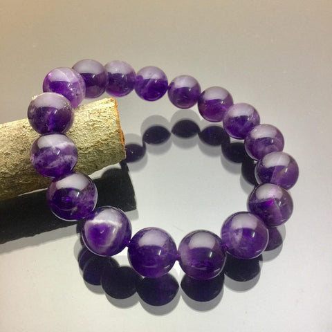 Người mệnh Hỏa nên đeo vòng tay màu gì để mang lại may mắn và tài lộc?