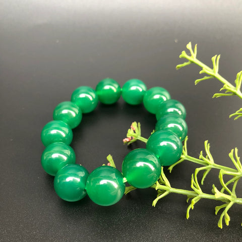 Người mệnh Hỏa nên đeo vòng tay màu gì để mang lại may mắn và tài lộc?