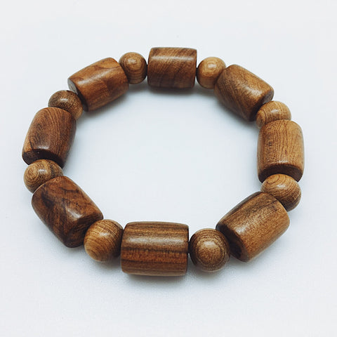 Người mệnh Hỏa nên đeo vòng tay màu gì để mang lại may mắn và tài lộc?