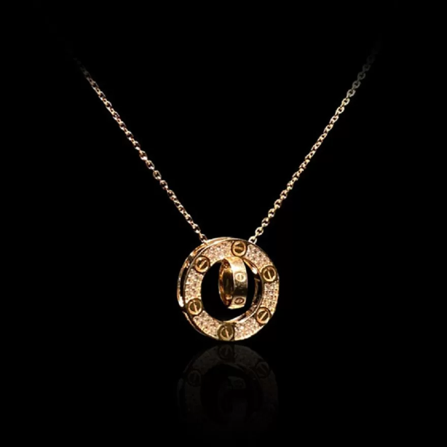 Người mệnh Kim nên đeo loại vòng cổ nào để mang lại may mắn và tài lộc?