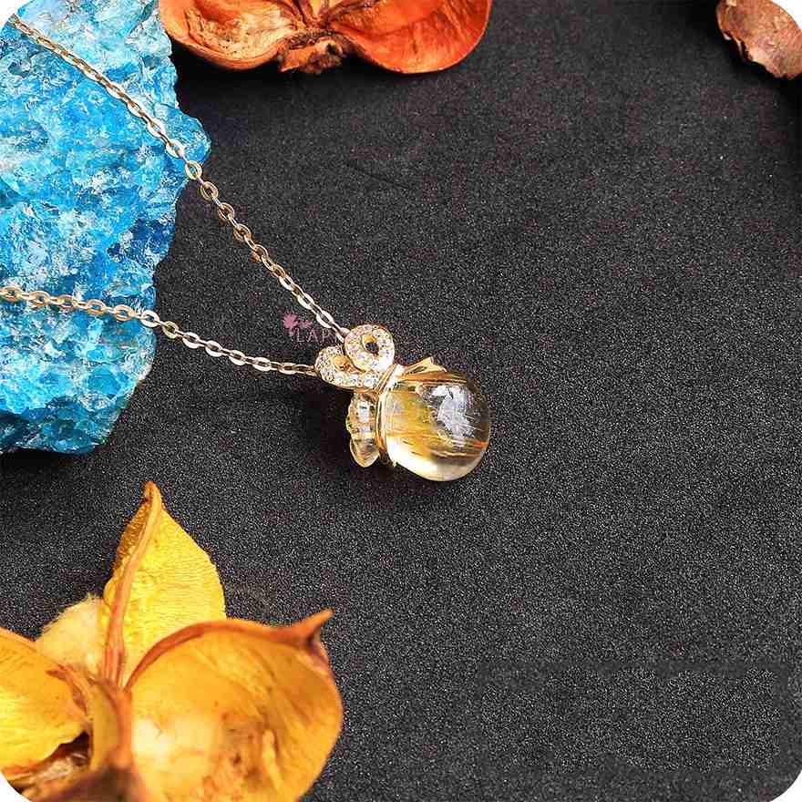 Người mệnh Kim nên đeo loại vòng cổ nào để mang lại may mắn và tài lộc?