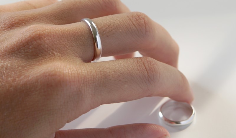 Bạn có nên đeo trang sức bạc không? Những điều cần lưu ý