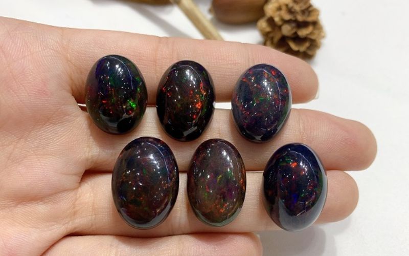 12 loại đá đen phong thủy nổi tiếng nhất