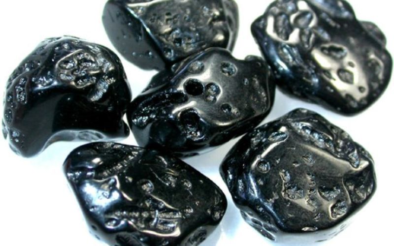 12 loại đá đen phong thủy nổi tiếng nhất