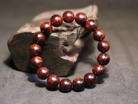 Vòng đeo tay 17 hạt có ý nghĩa gì? Lưu ý khi đeo vòng tay 17 hạt – HELIOS