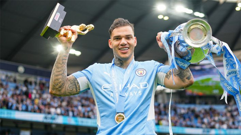 Thủ môn Ederson Moraes của Manchester City